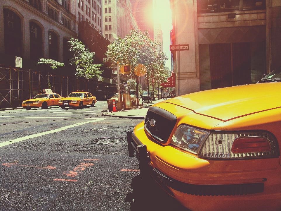 Taxistas deberían protestar contra dueños de taxis y prestar un mejor servicio